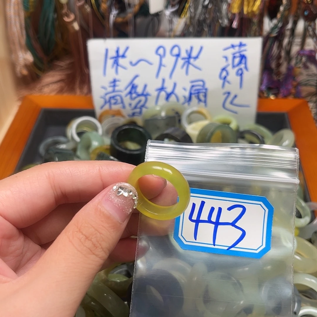 春***生未镶嵌蛇纹石玉珠宝奇石
