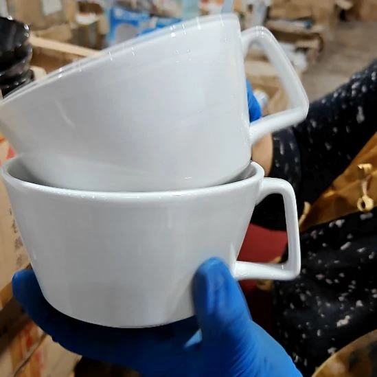 摆件盘子碗茶壶啥都有