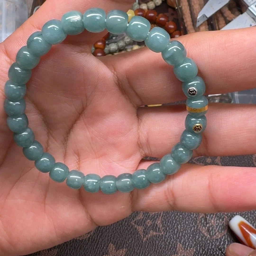 未镶嵌手链翡翠个别的籽有瑕疵 稳得来