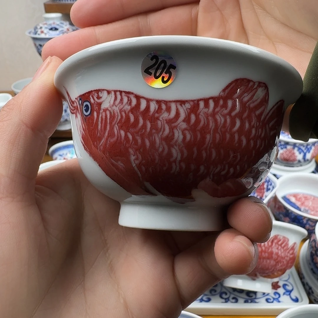 当代釉里红鱼压手杯