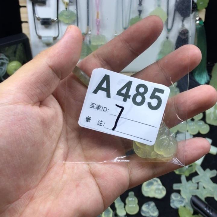 蛇纹石玉未镶嵌吊坠(不含链)四****）