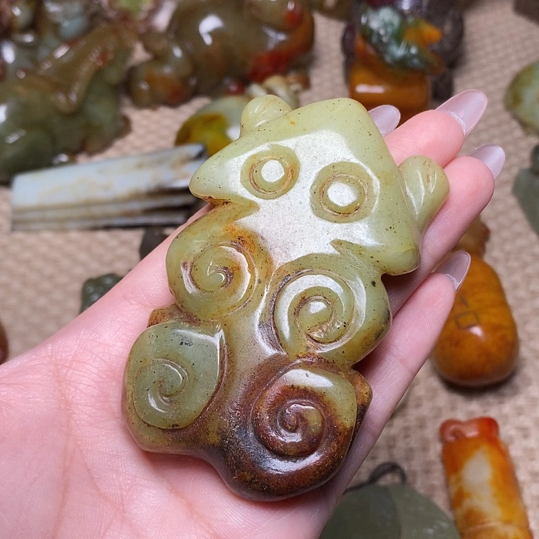 未镶嵌蛇纹石玉颈饰