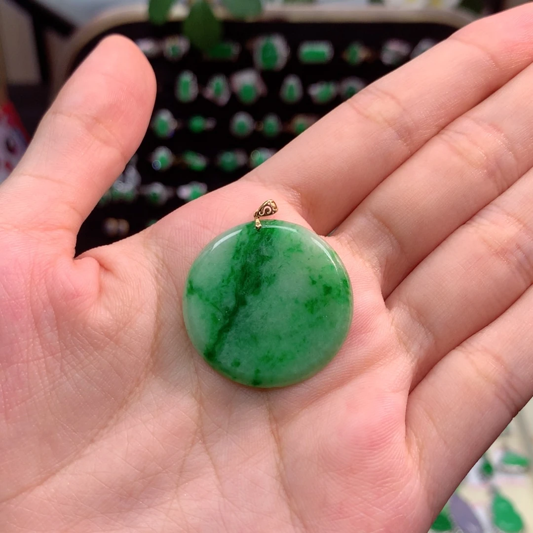 翡翠18K金镶嵌颈饰翡翠