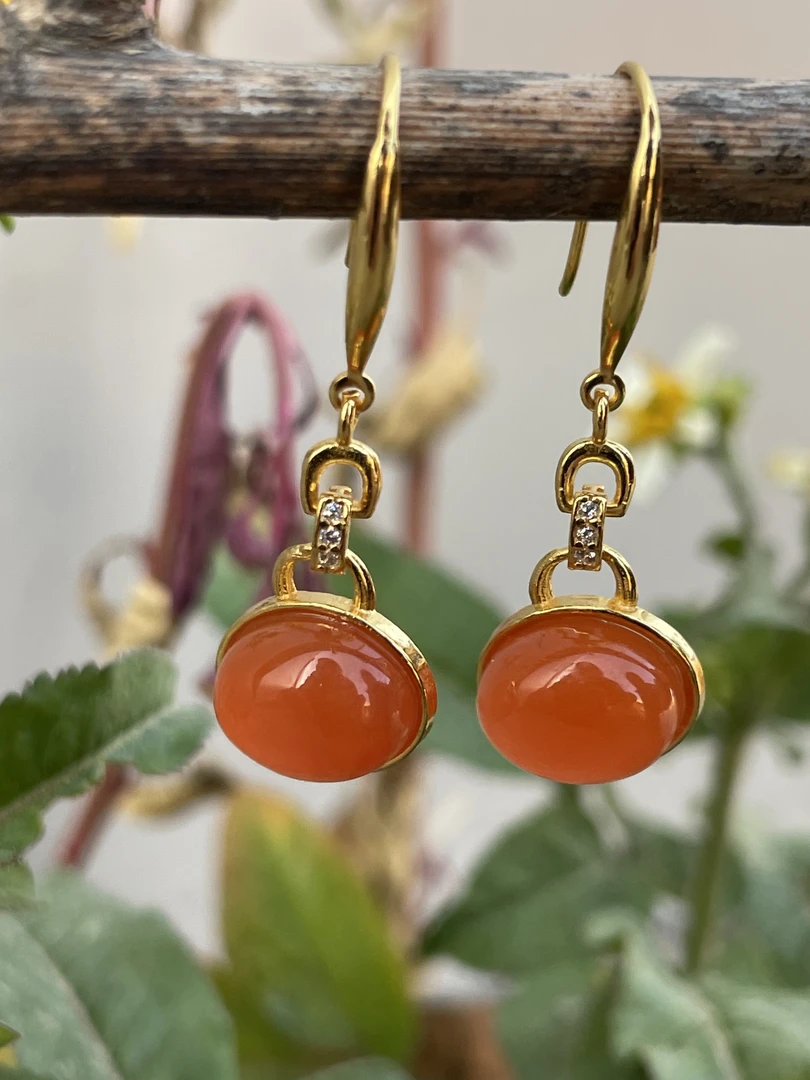 精品南红玛瑙耳坠耳环925银镶嵌颜色红润尺寸8x10mm