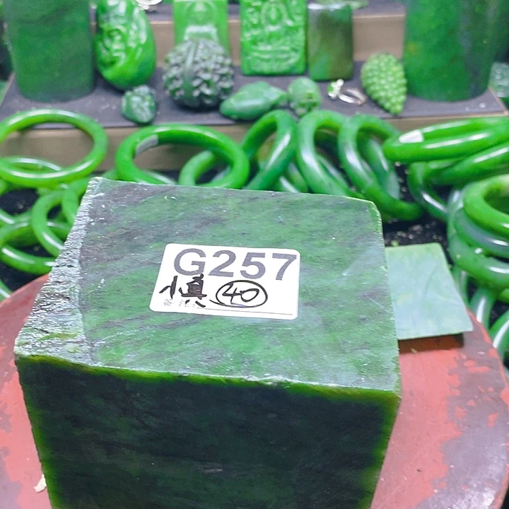 慎***行和田玉（碧玉）未镶嵌珠宝奇石