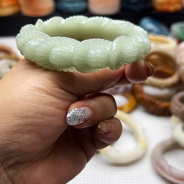 未镶嵌手镯石英岩玉时**语