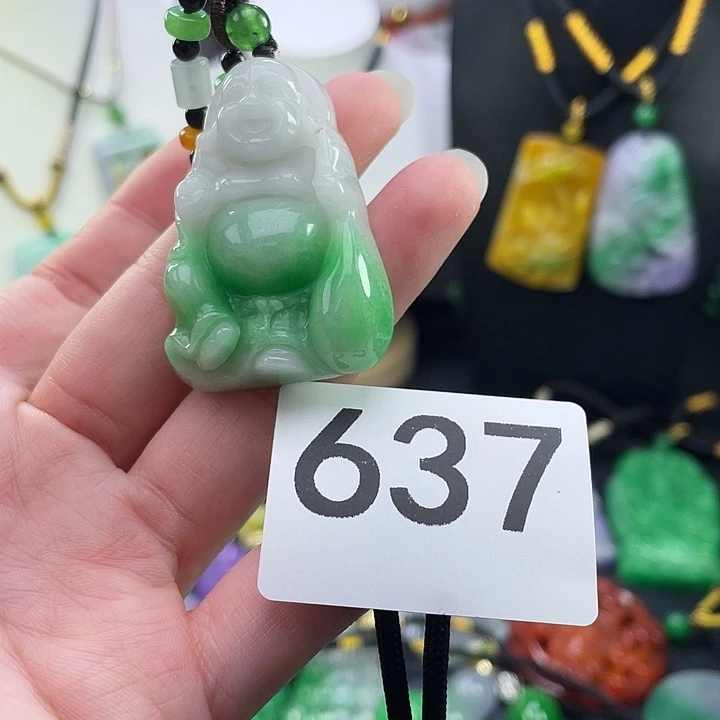 翡翠未镶嵌吊坠(赠链)