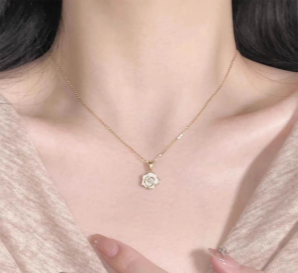 铜合金仿珍珠项链 山茶花仿珍珠项链女款2025新款精致气质锁骨链