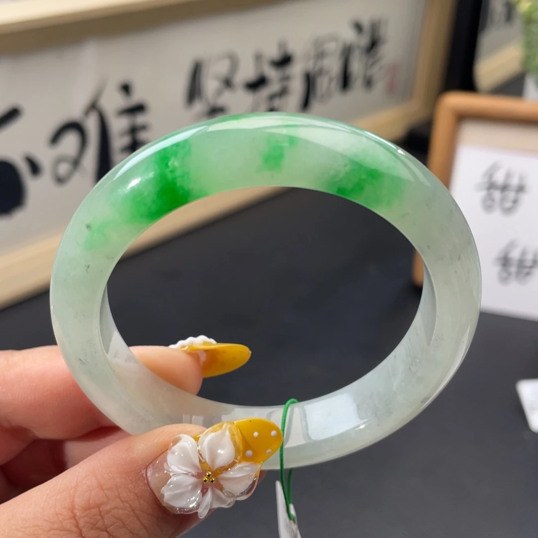 翡翠未镶嵌手镯【清货亏出】冰飘辣绿正圈手镯