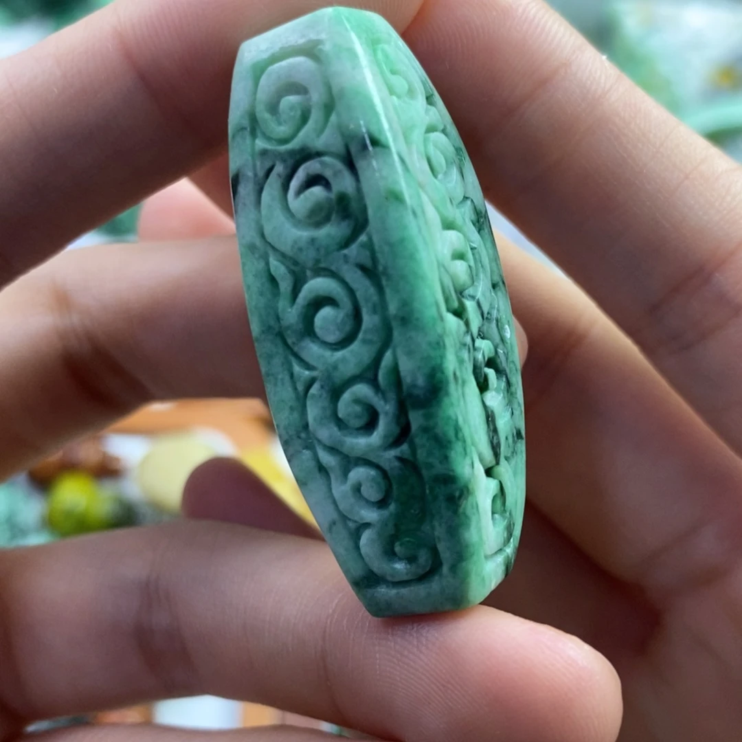翡翠未镶嵌颈饰吊坠