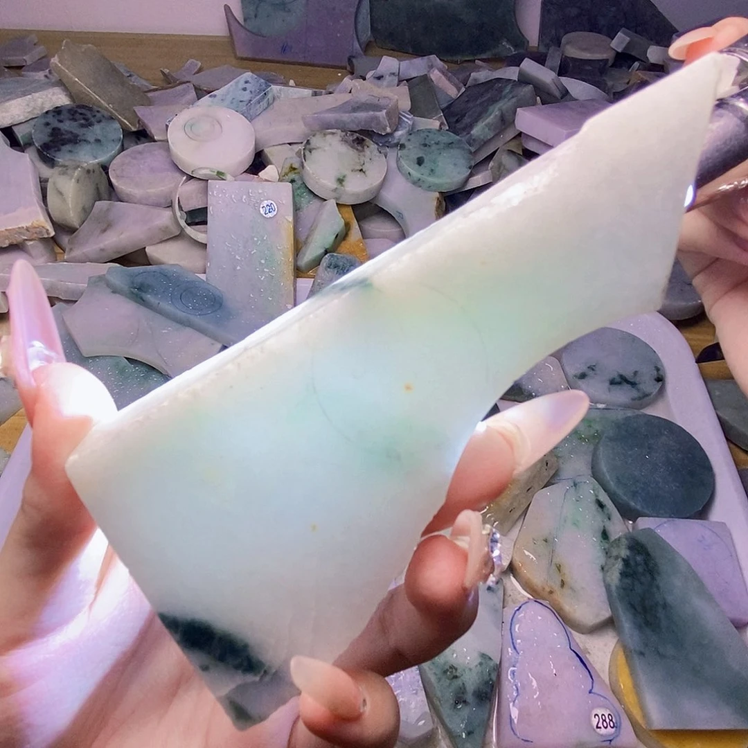 颈饰未镶嵌翡翠翡翠