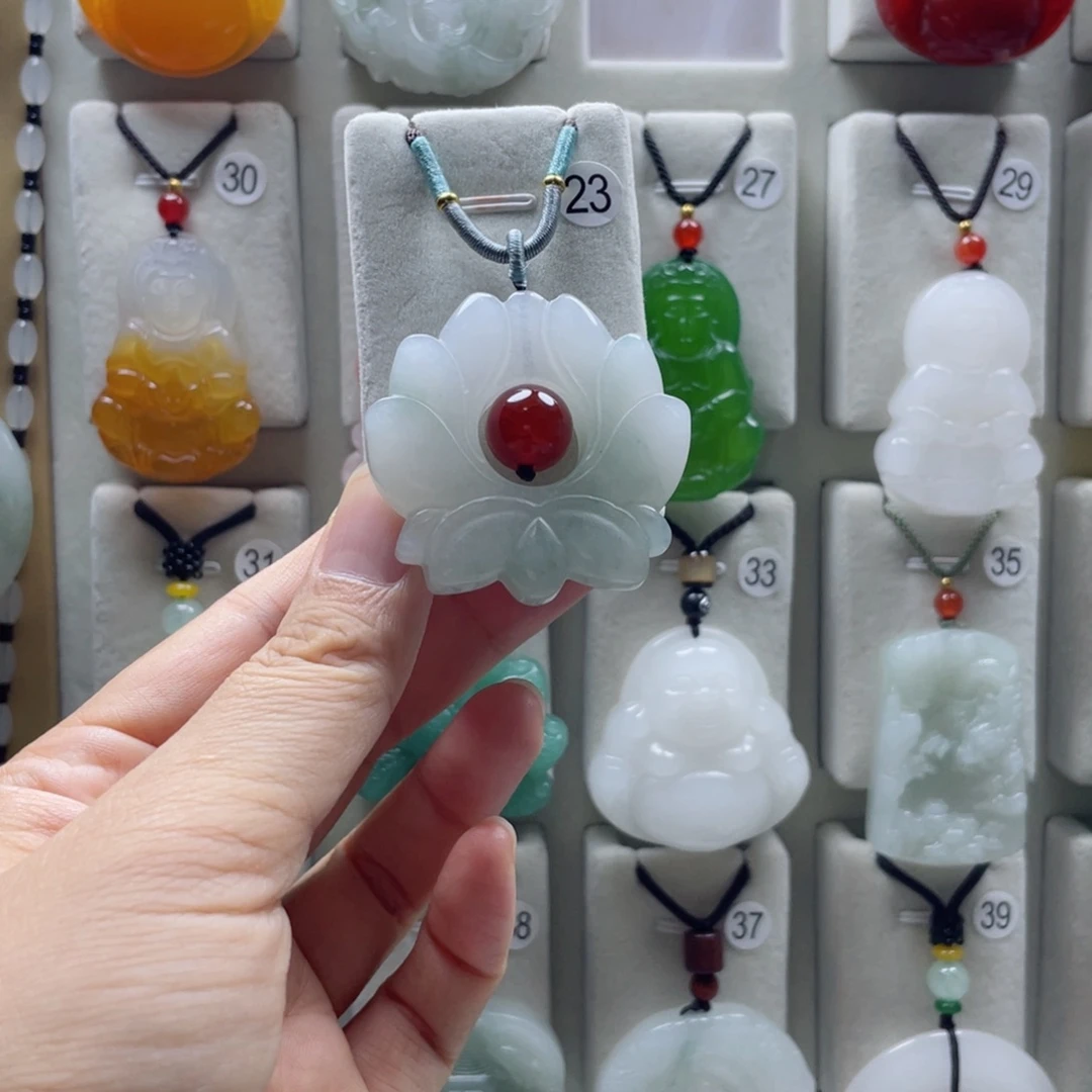 蓝***晶石英质玉（金丝玉）未镶嵌颈饰