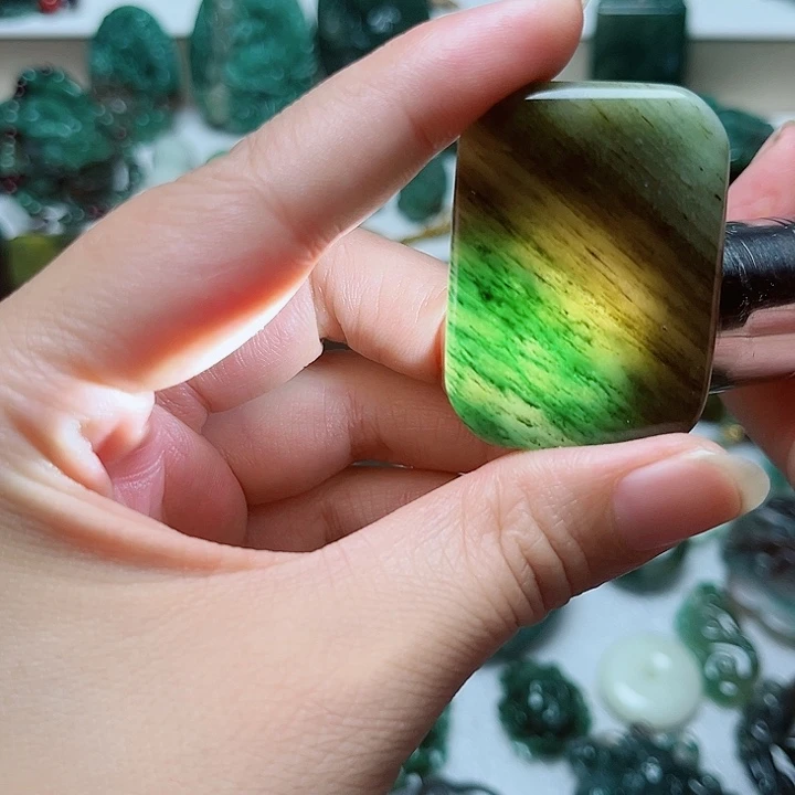 独山玉未镶嵌吊坠