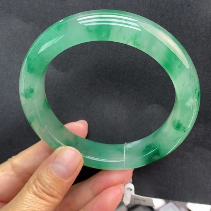 土***城石英质玉未镶嵌手镯