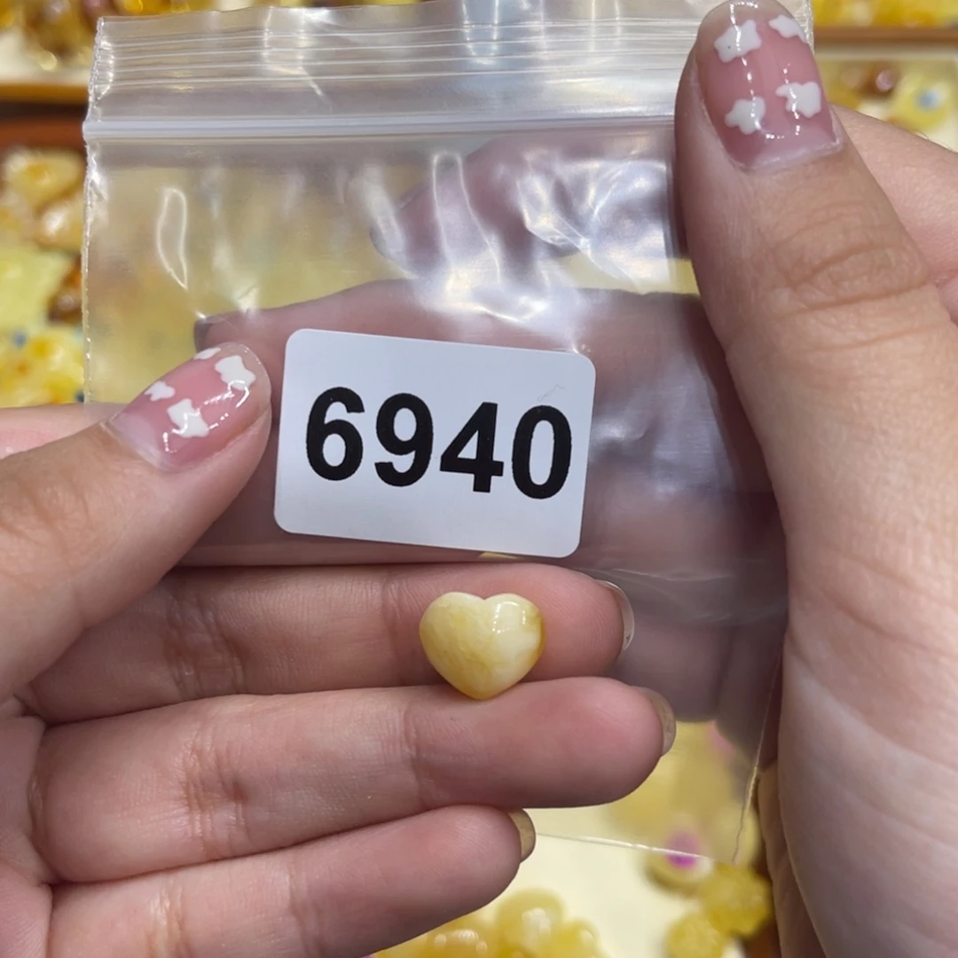 琥珀珠宝奇石未镶嵌?**宝