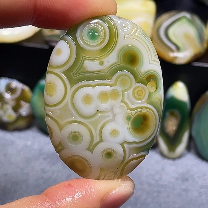 玛瑙/玉髓未镶嵌珠宝奇石