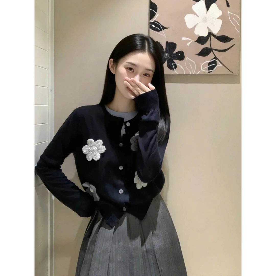 三彩黑色重工花朵刺绣针织开衫女2025新款早秋季氛围感穿搭慵懒风