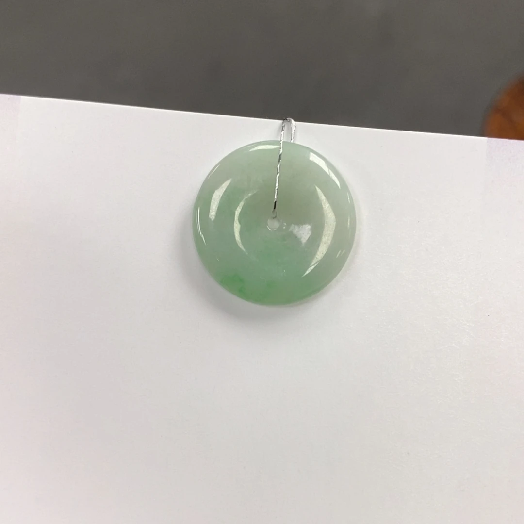 翡翠颈饰未镶嵌平安扣