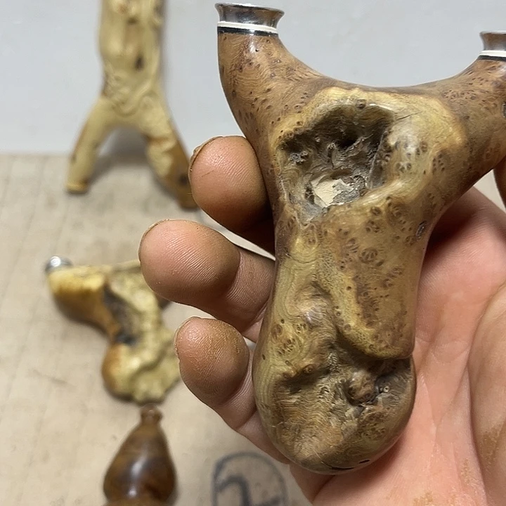 大***狼柘木木雕等艺术作品多次参加国内外展览并获奖