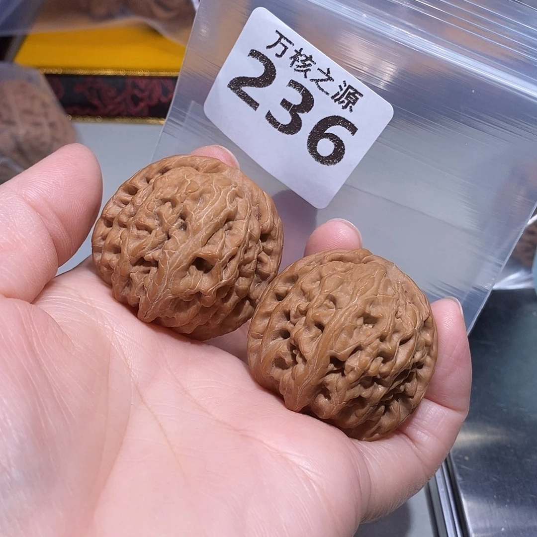 吊坠文玩核桃38红锦鲤……全品，