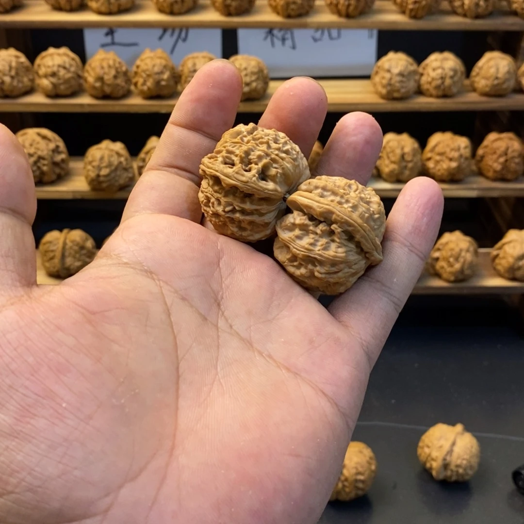 桃核吊坠白狮子38尺抢购价格