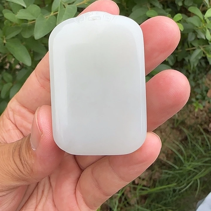 和田玉未镶嵌颈饰新疆且末白