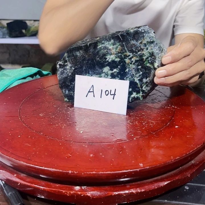 天***梯蛇纹石玉未镶嵌珠宝奇石