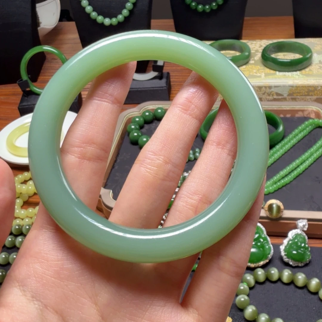 和田玉（碧玉）未镶嵌手镯