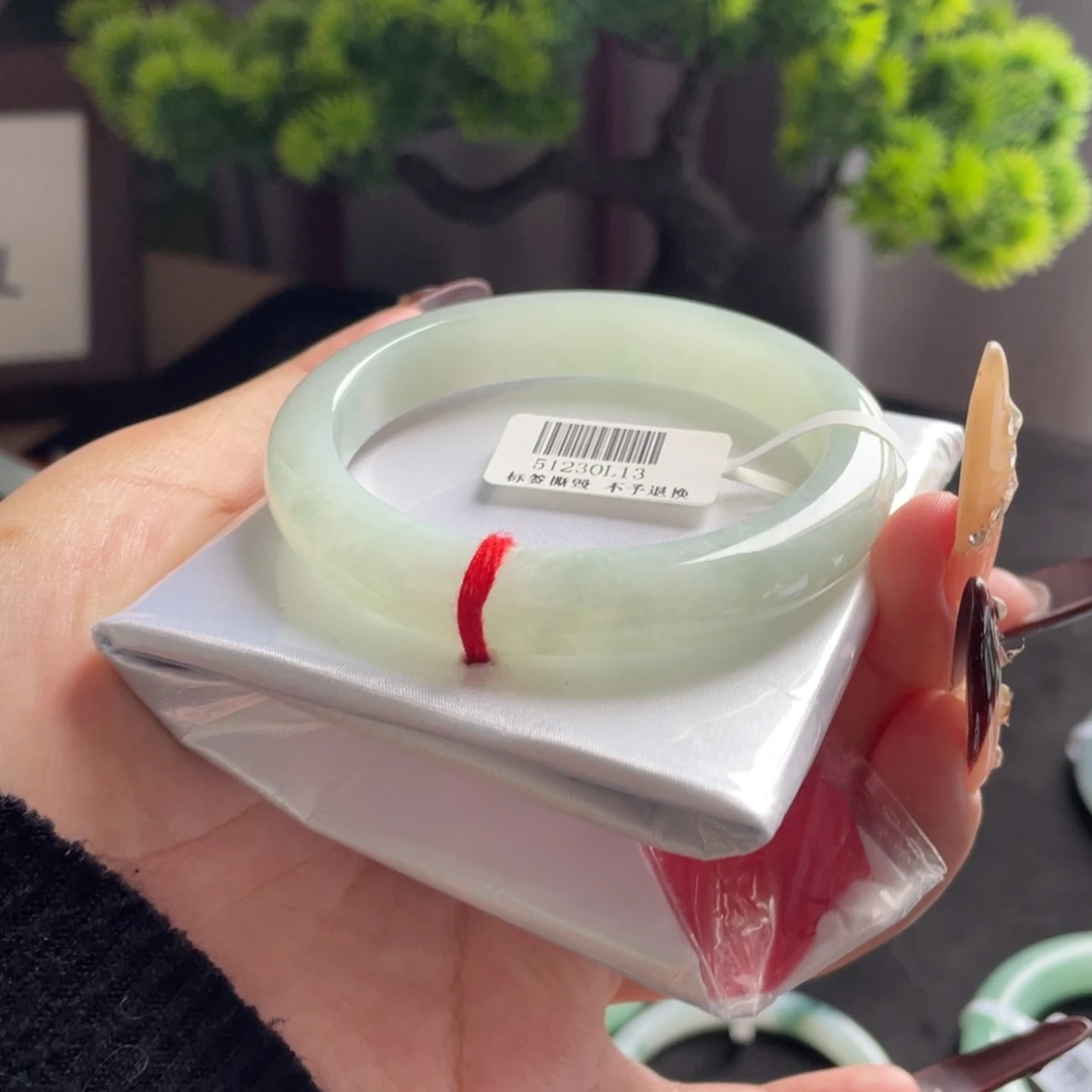 翡翠未镶嵌手镯三天鉴赏