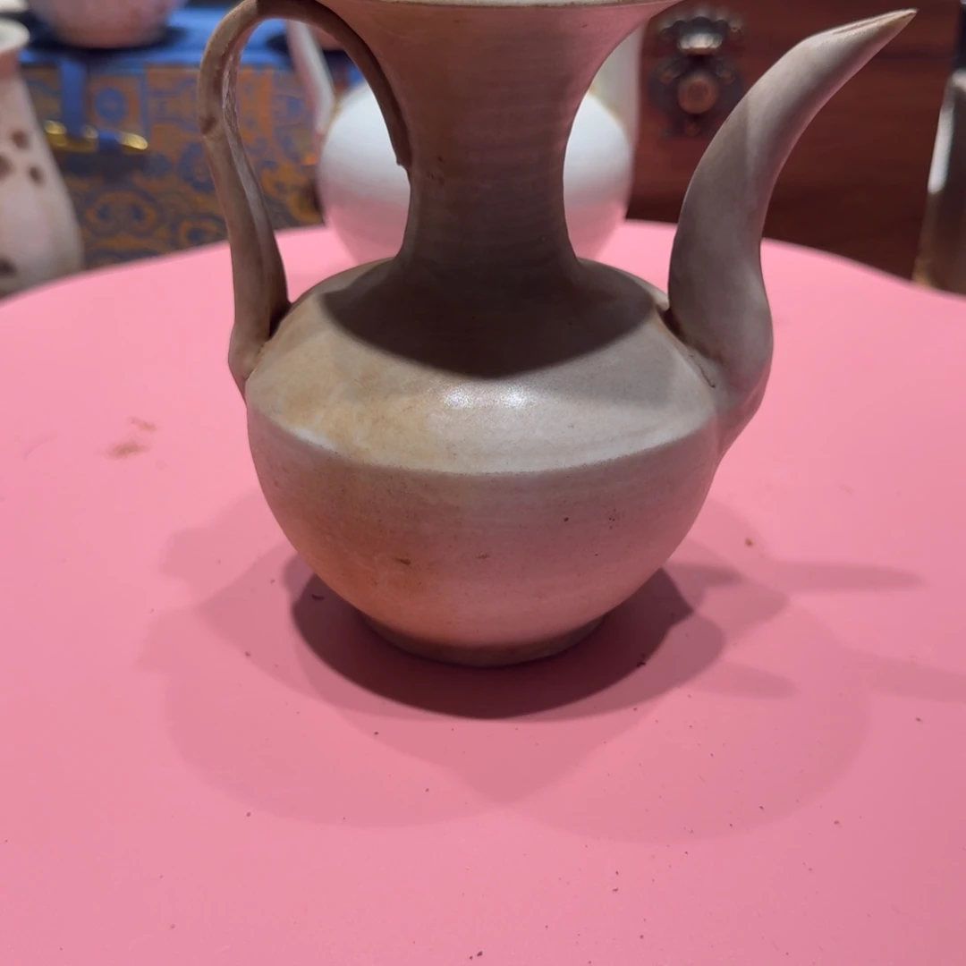 无***为其他漂亮的小瓷瓶子