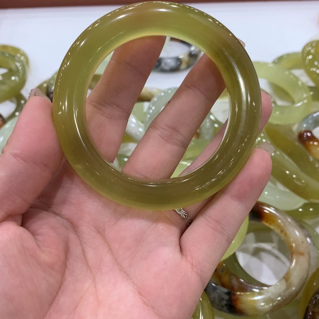 蛇纹石玉未镶嵌手镯