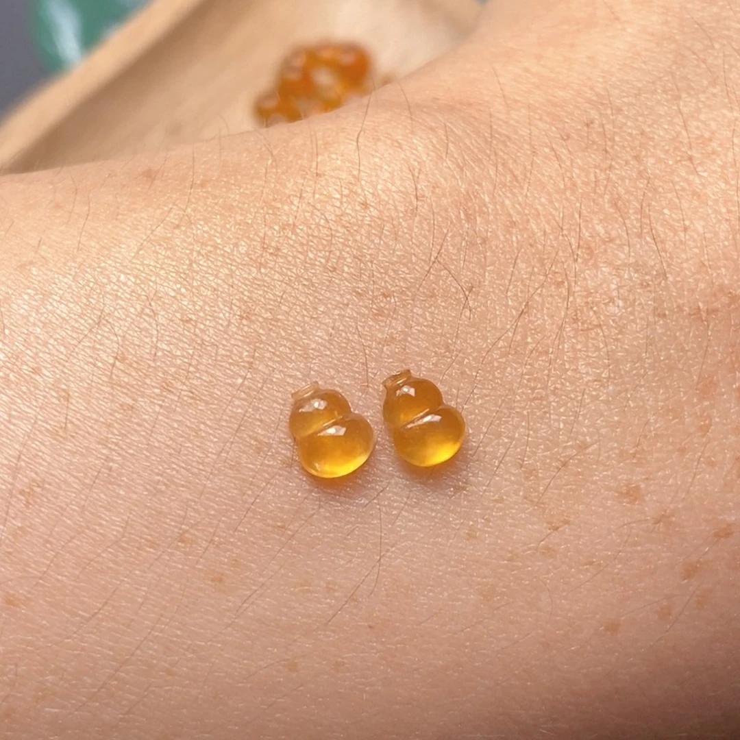 翡翠未镶嵌颈饰火**球翡翠