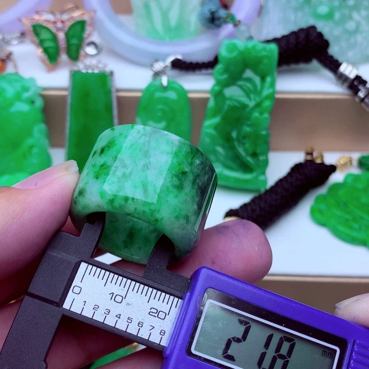 未镶嵌戒指翡翠…．．