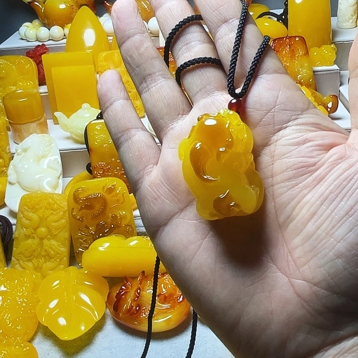 俏色貔貅挂件 服饰配饰