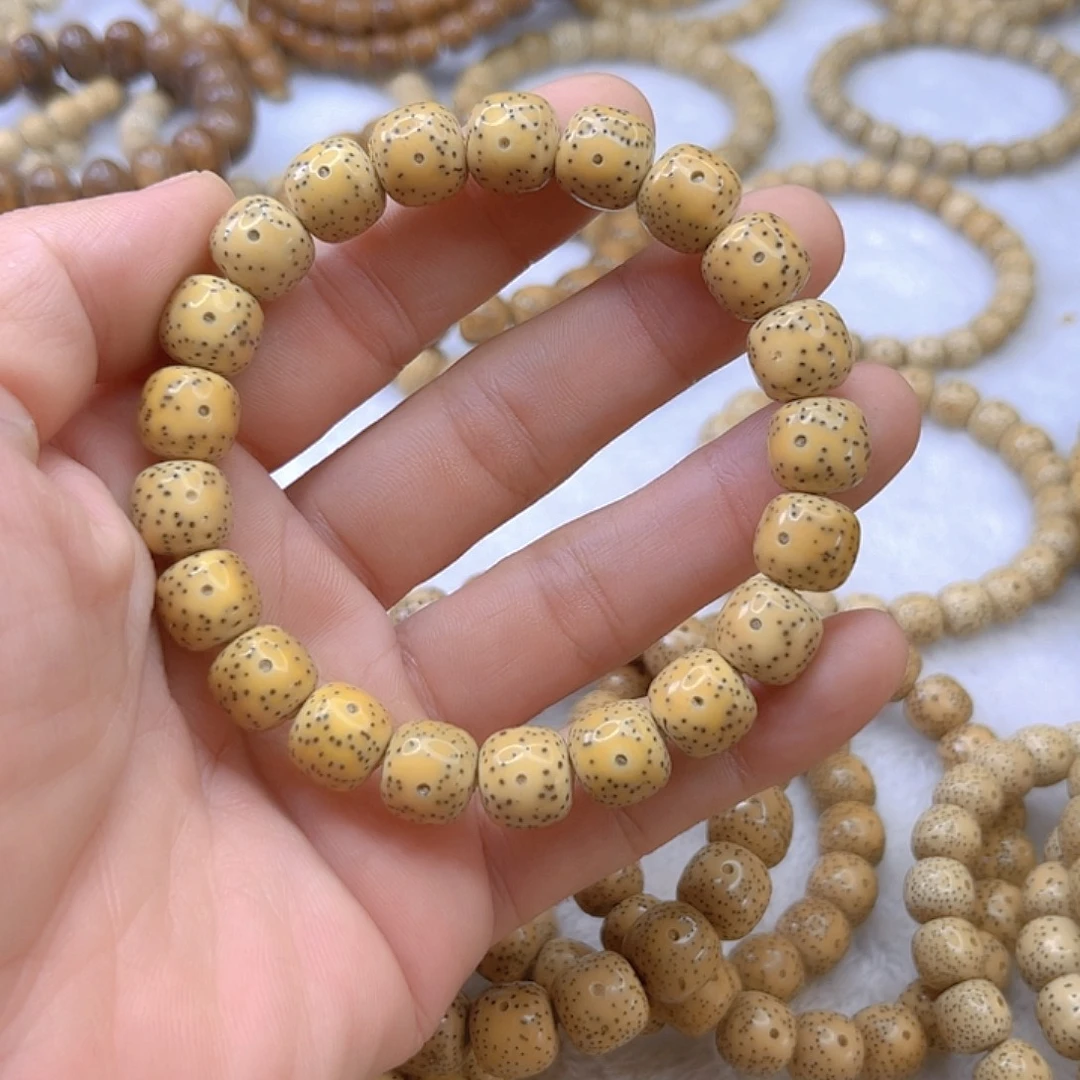 锦***业星月菩提吊坠鸡油黄