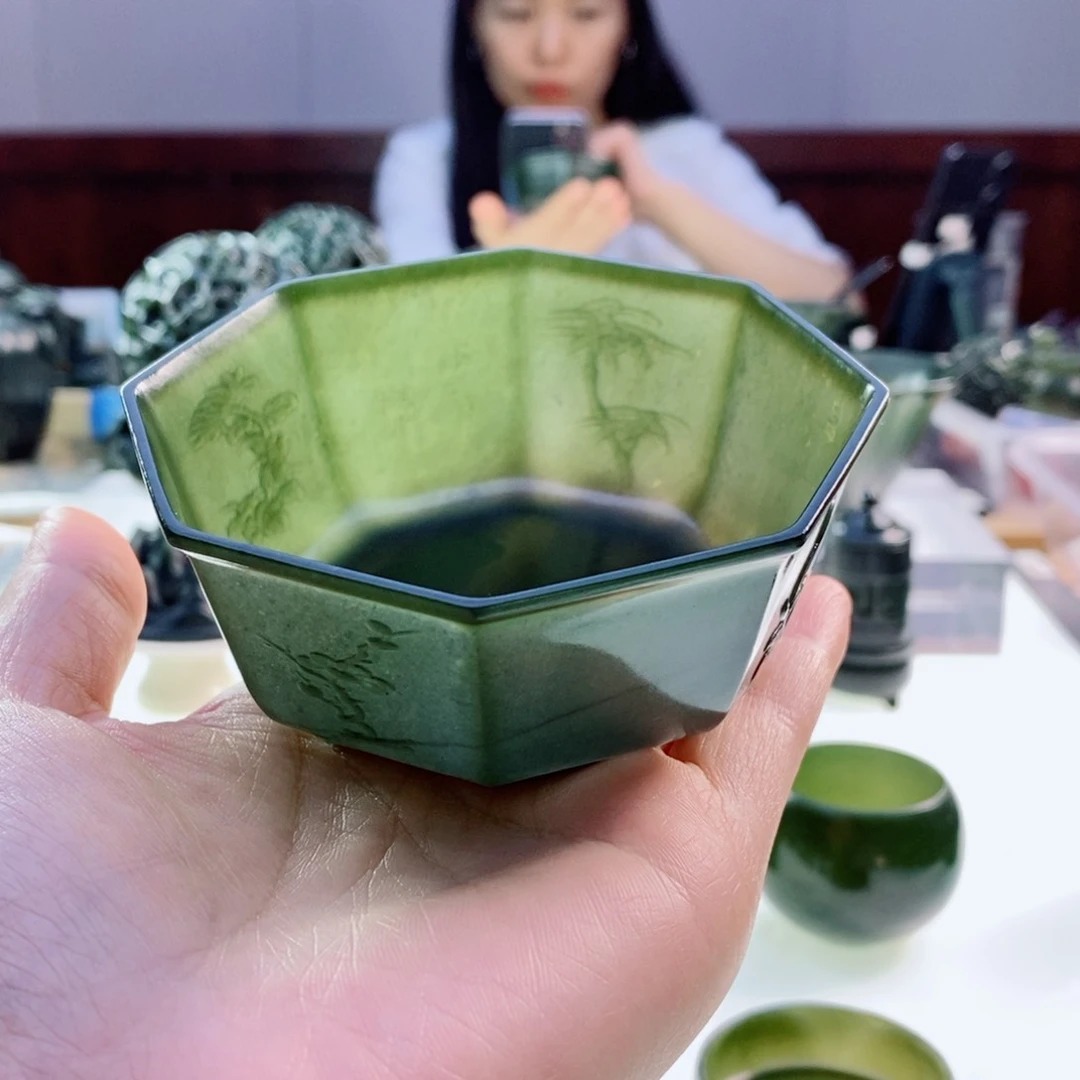 未镶嵌和田玉（青玉）摆件微瑕