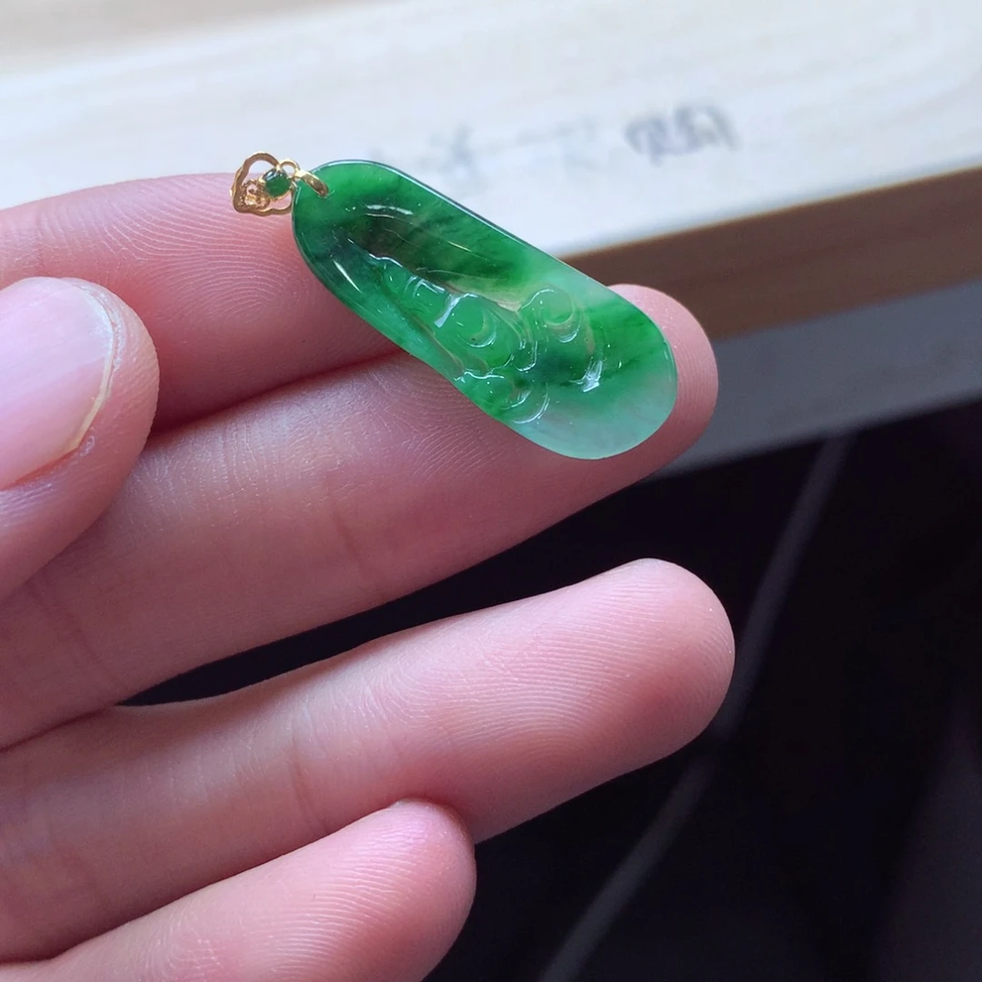 翡翠颈饰18K金镶嵌吊坠