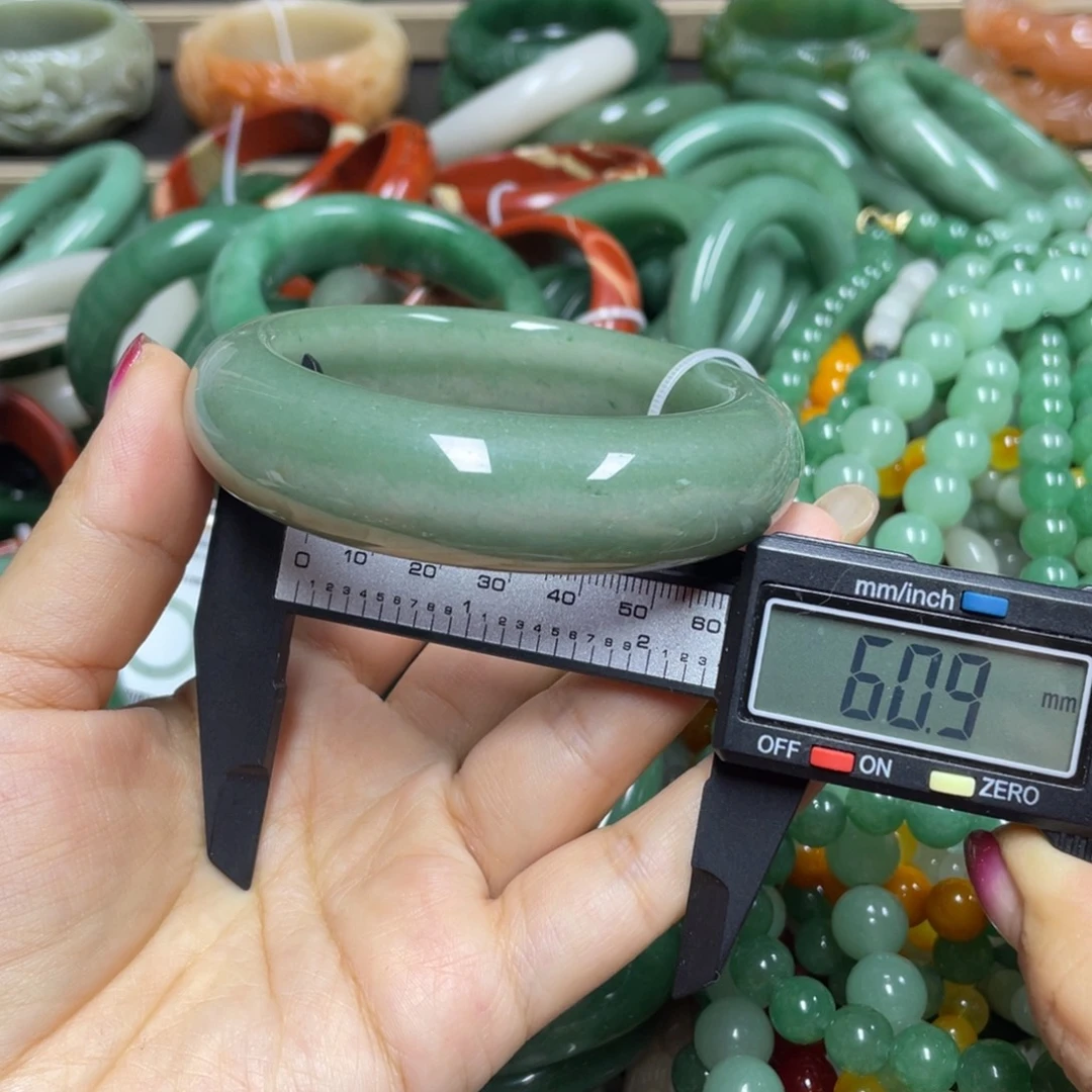 石英质玉未镶嵌手镯