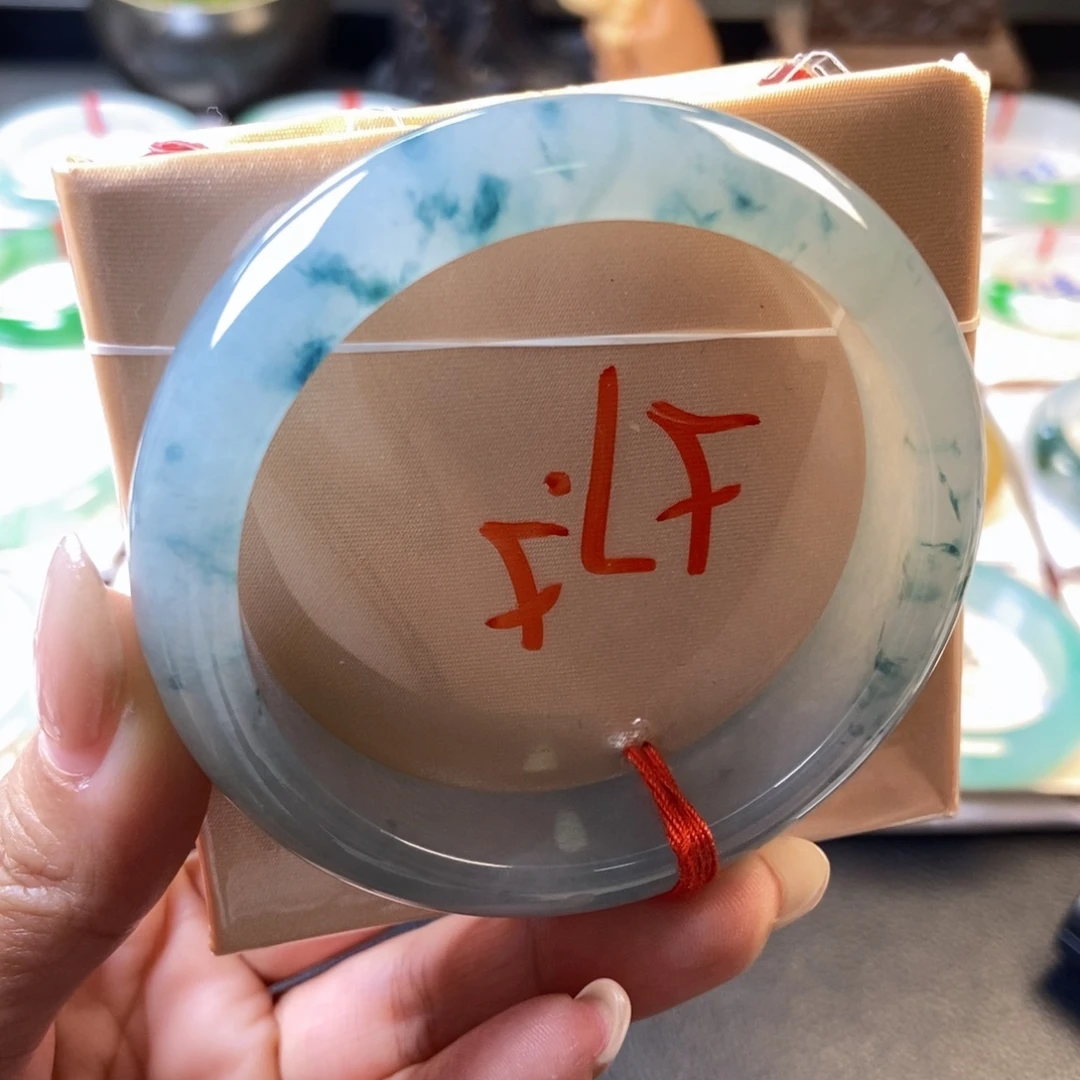 翡翠未镶嵌手镯46冰透飘花
