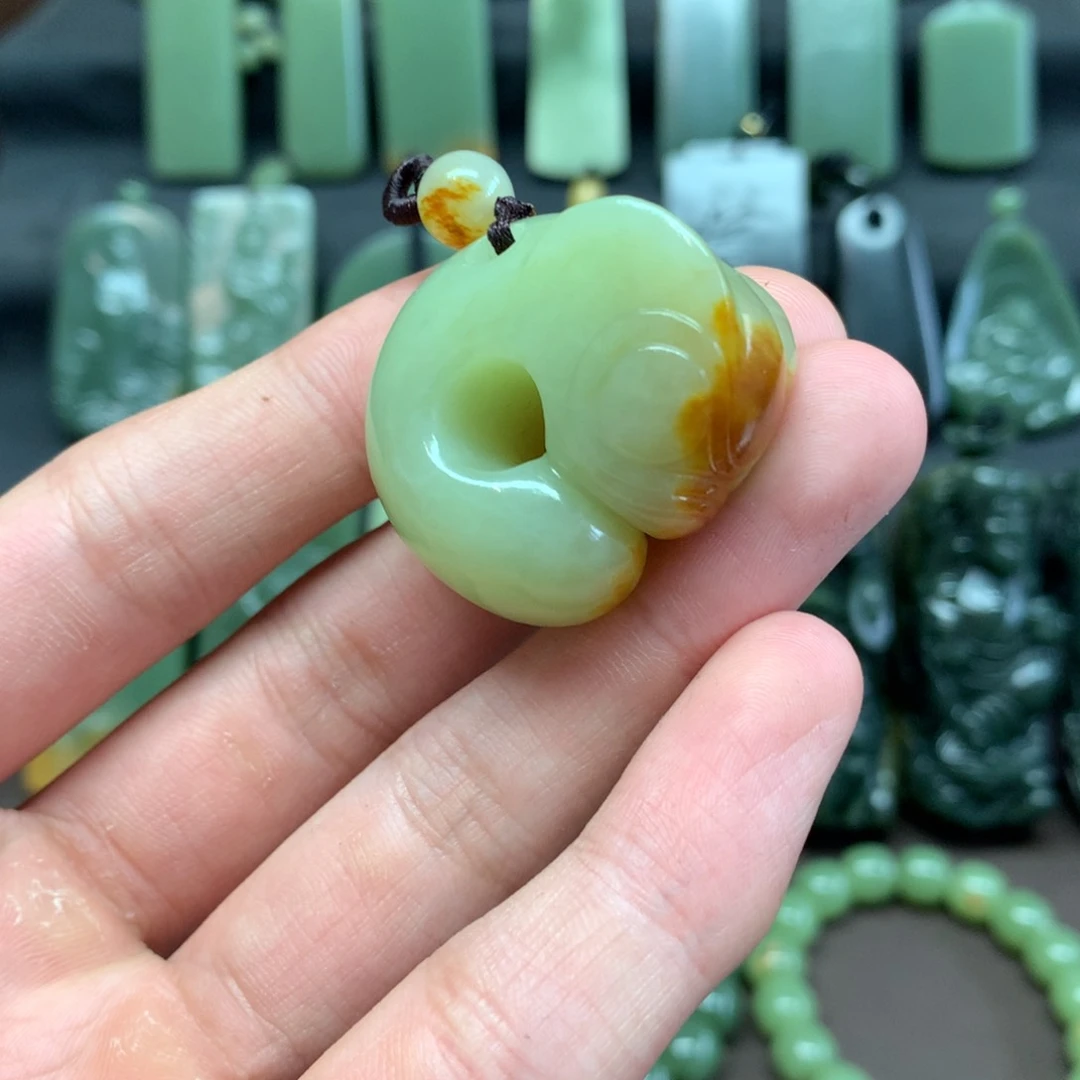 岫岩河磨玉（透闪石质玉）未镶嵌颈饰