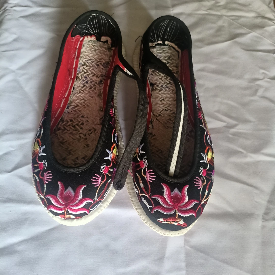 老昆明纯手工制作毛布底平底绣花鞋