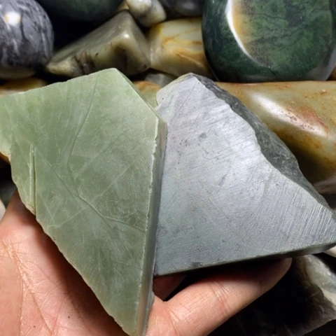 未镶嵌和田玉（糖玉）挂件