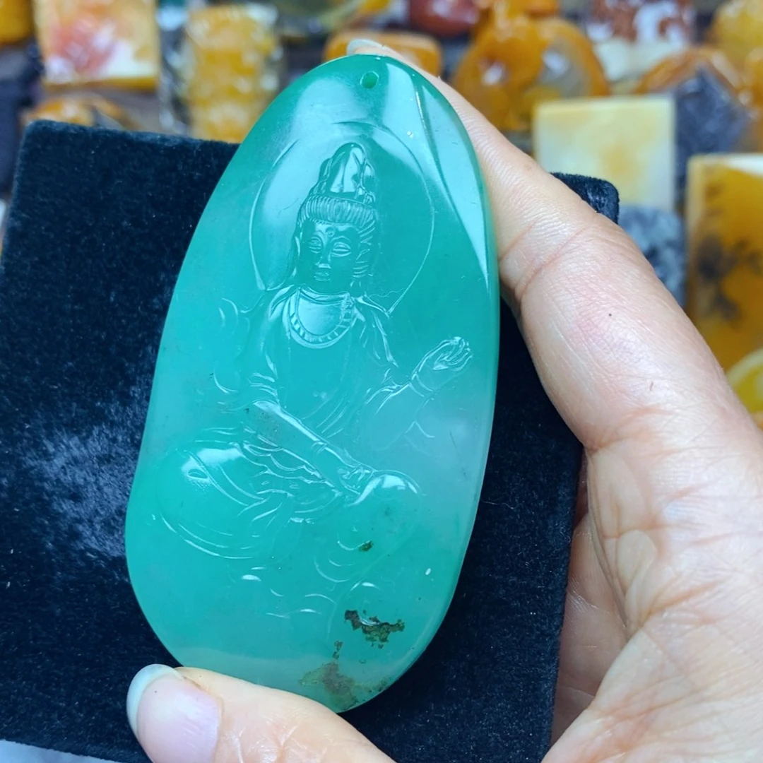 未镶嵌石英质玉（黄龙玉）颈饰