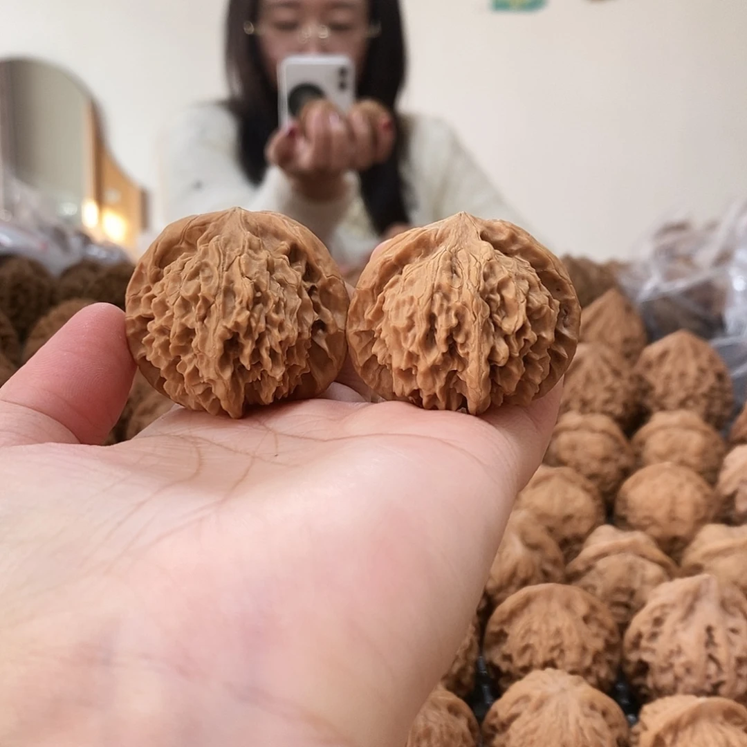 文玩核桃吊坠皇冠40黄