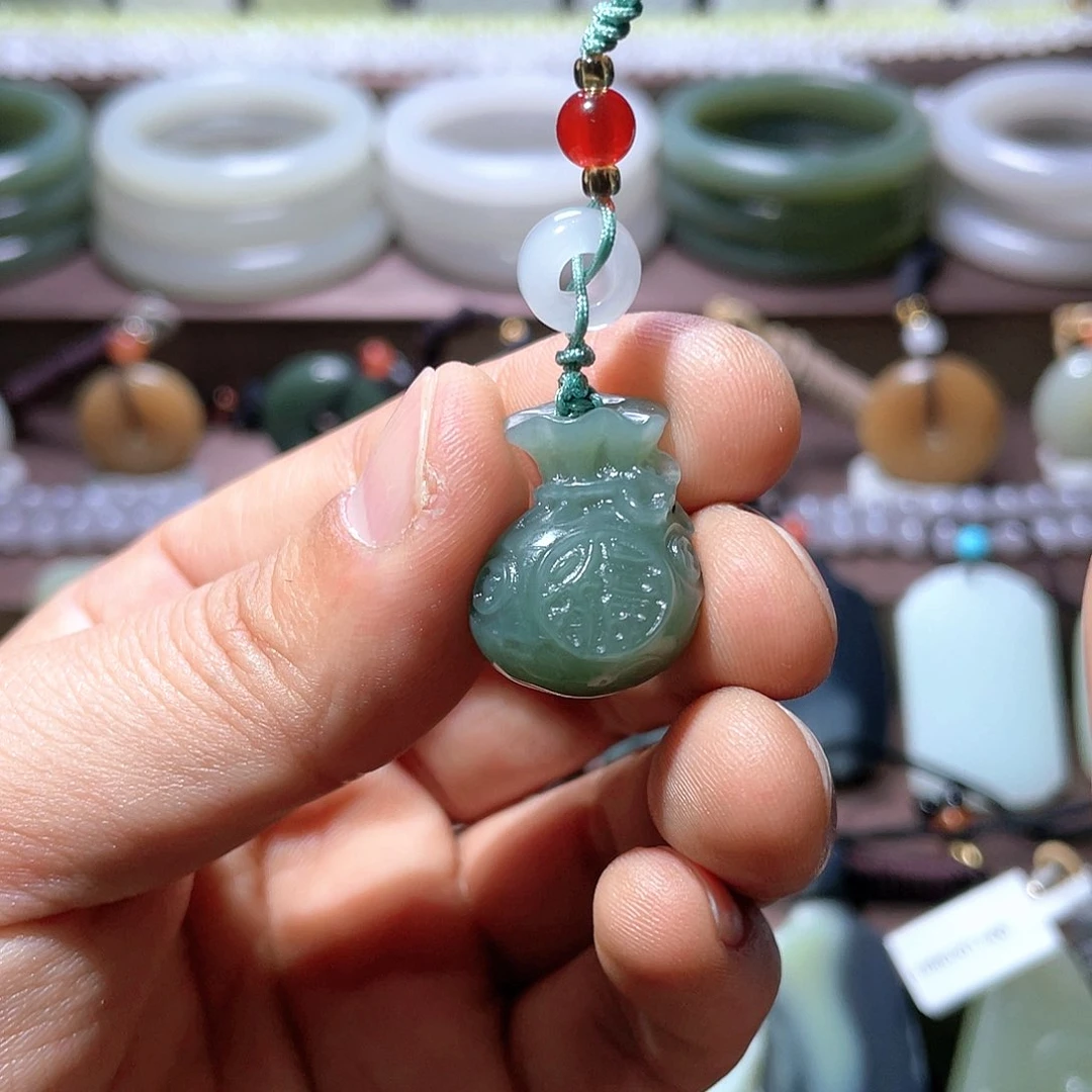 和田玉挂件未镶嵌