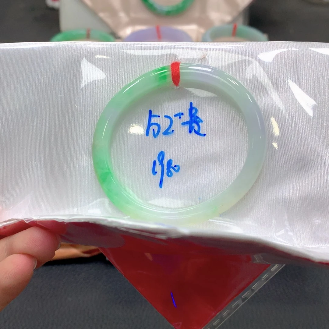 翡翠未镶嵌手镯52贵妃