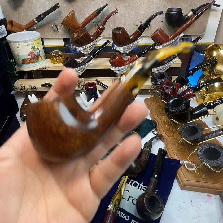 凌****烟烟斗是由几块