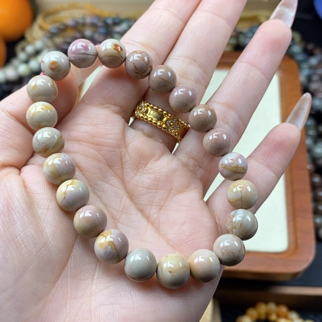 石英质玉手链未镶嵌?