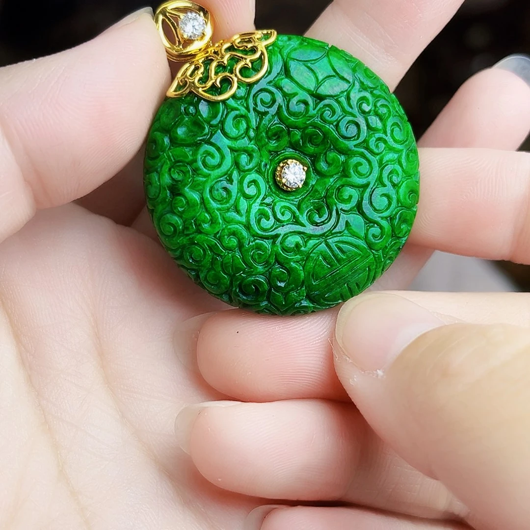 翡翠18K金镶嵌颈饰吊坠