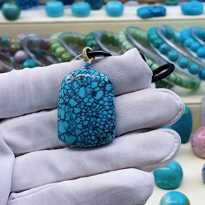 绿松石未镶嵌颈饰